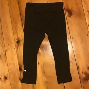 Perfect condition black Capri Lululemon yoga pants